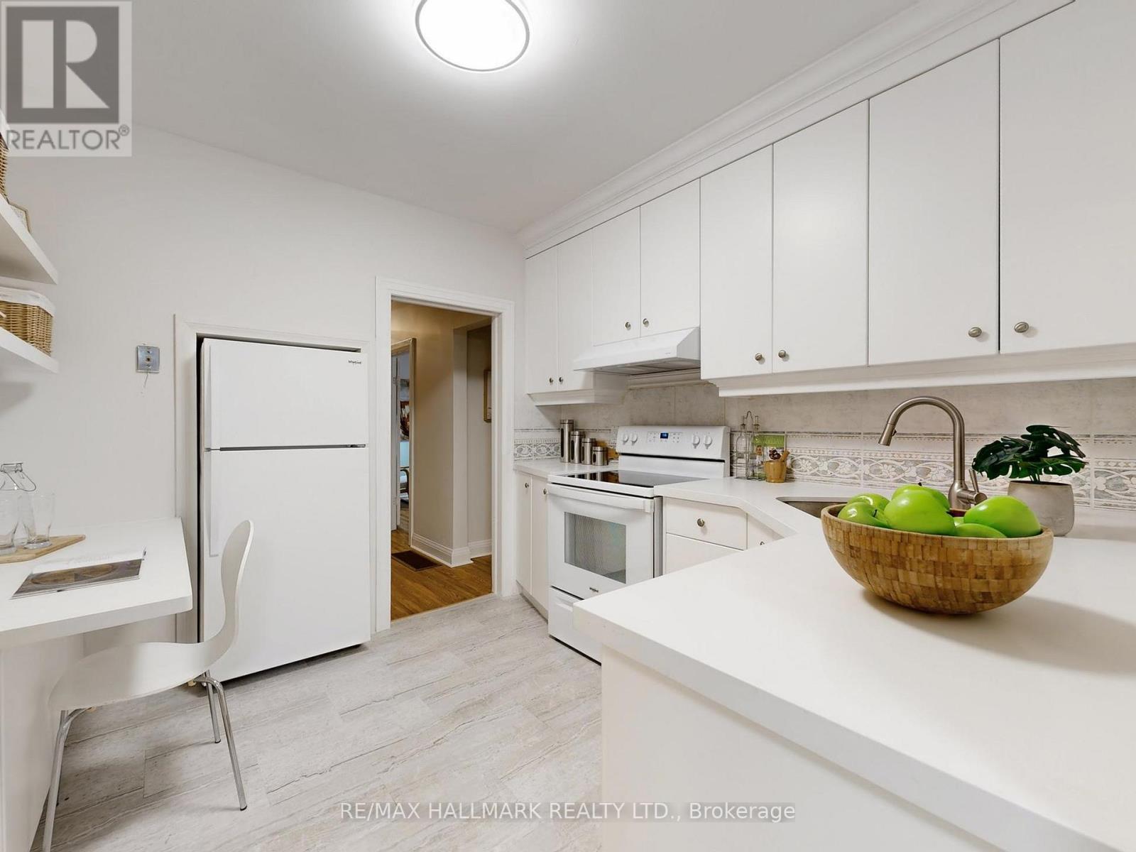 1 Andrew Avenue, Toronto, ON - Indoor Photo Showing Kitchen
