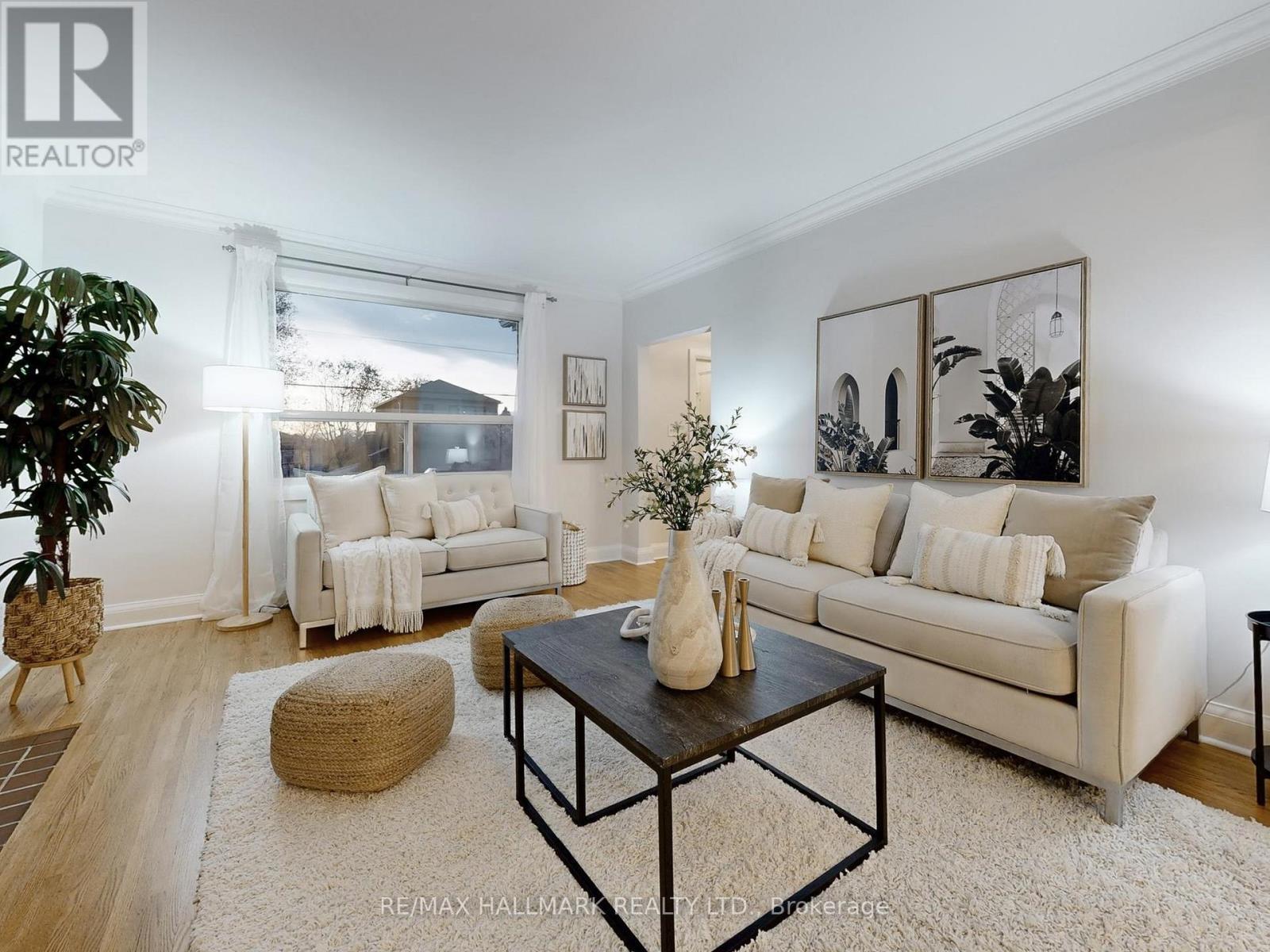 1 Andrew Avenue, Toronto, ON - Indoor Photo Showing Living Room