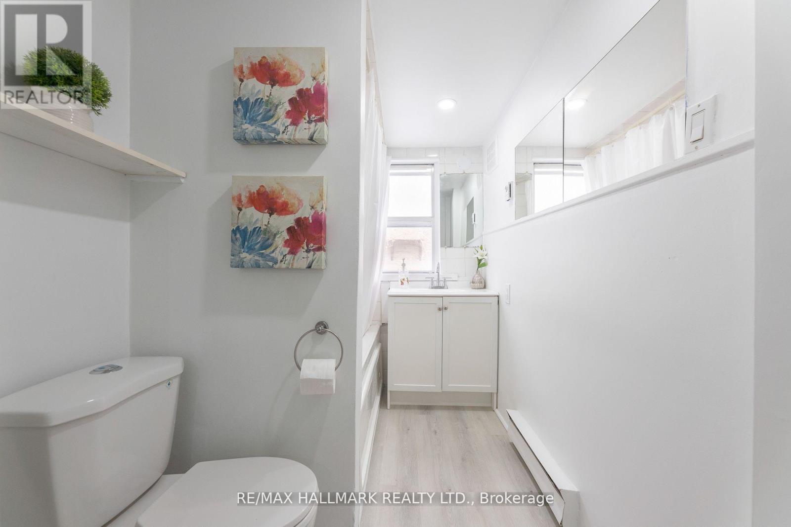 106 Willow Avenue, Toronto, ON - Indoor Photo Showing Bathroom