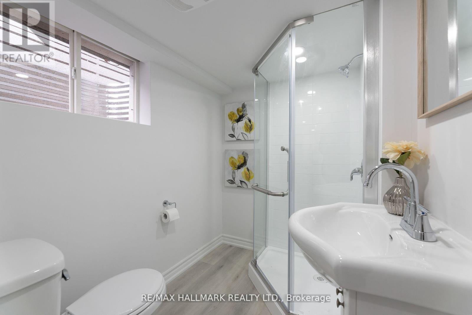 106 Willow Avenue, Toronto, ON - Indoor Photo Showing Bathroom