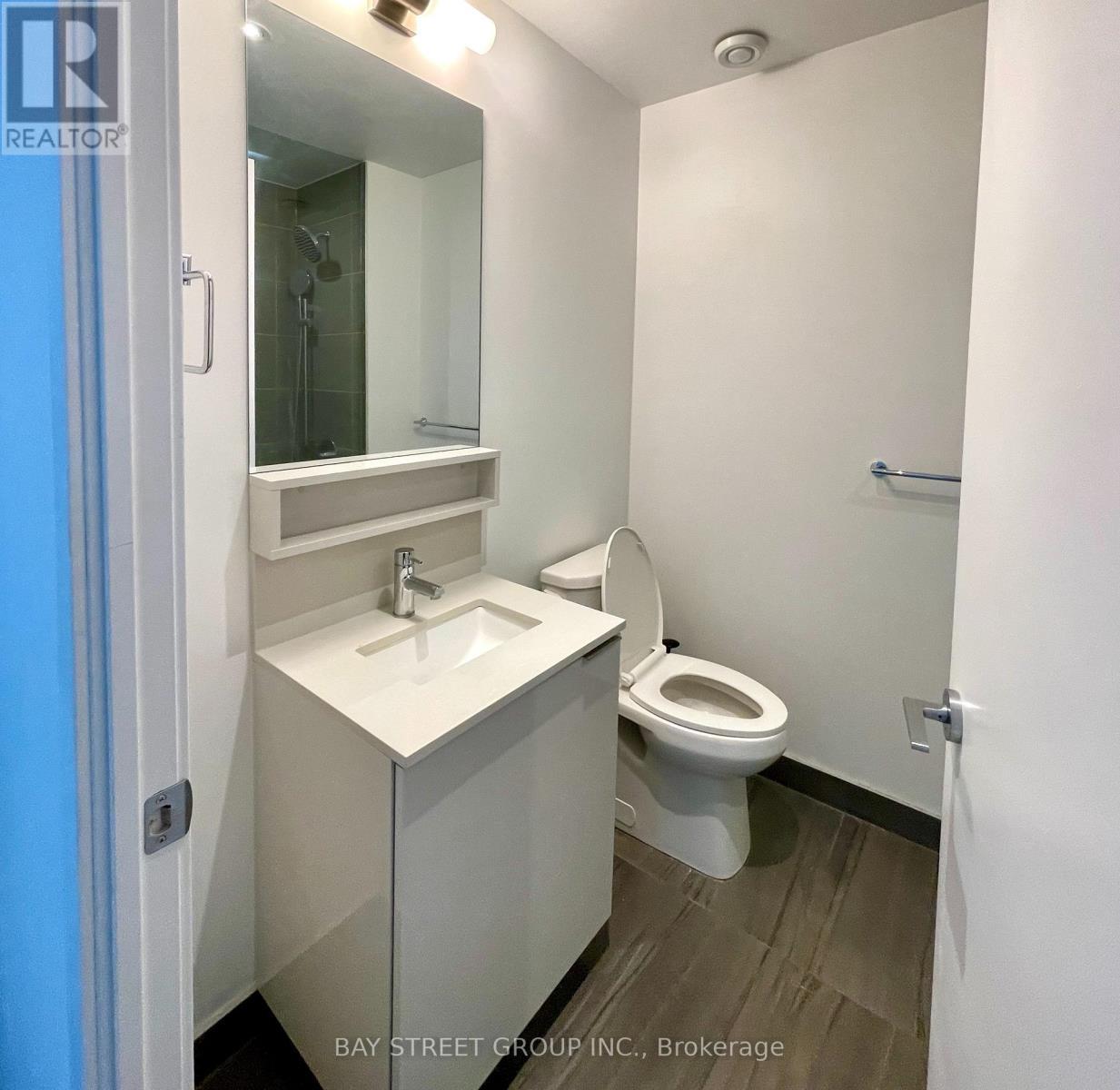 2207 - 5 Buttermill Avenue, Vaughan, ON - Indoor Photo Showing Bathroom