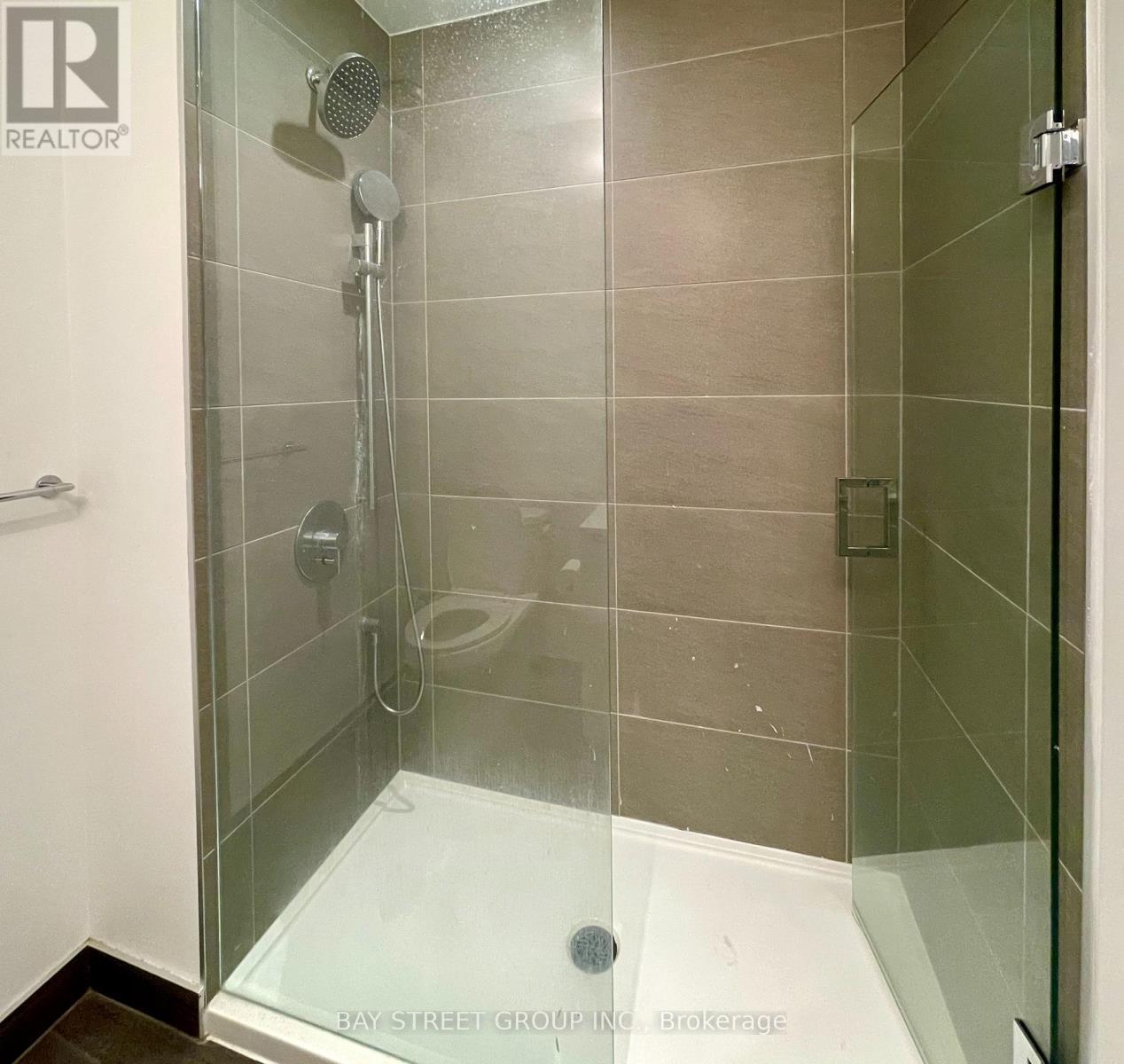 2207 - 5 Buttermill Avenue, Vaughan, ON - Indoor Photo Showing Bathroom