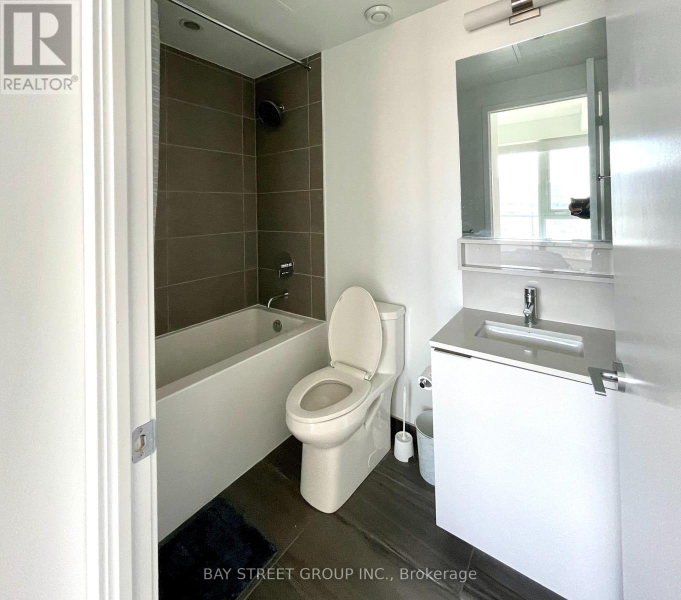 2207 - 5 Buttermill Avenue, Vaughan, ON - Indoor Photo Showing Bathroom