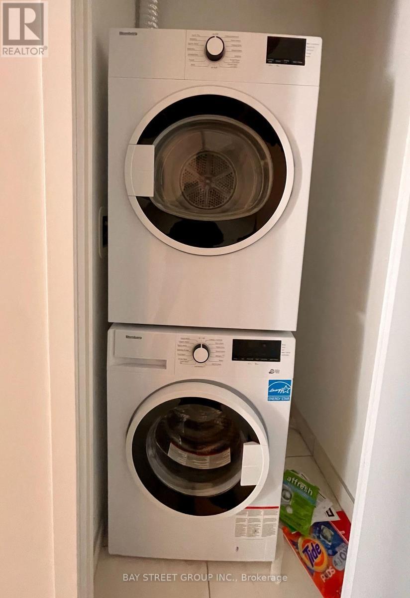 2207 - 5 Buttermill Avenue, Vaughan, ON - Indoor Photo Showing Laundry Room