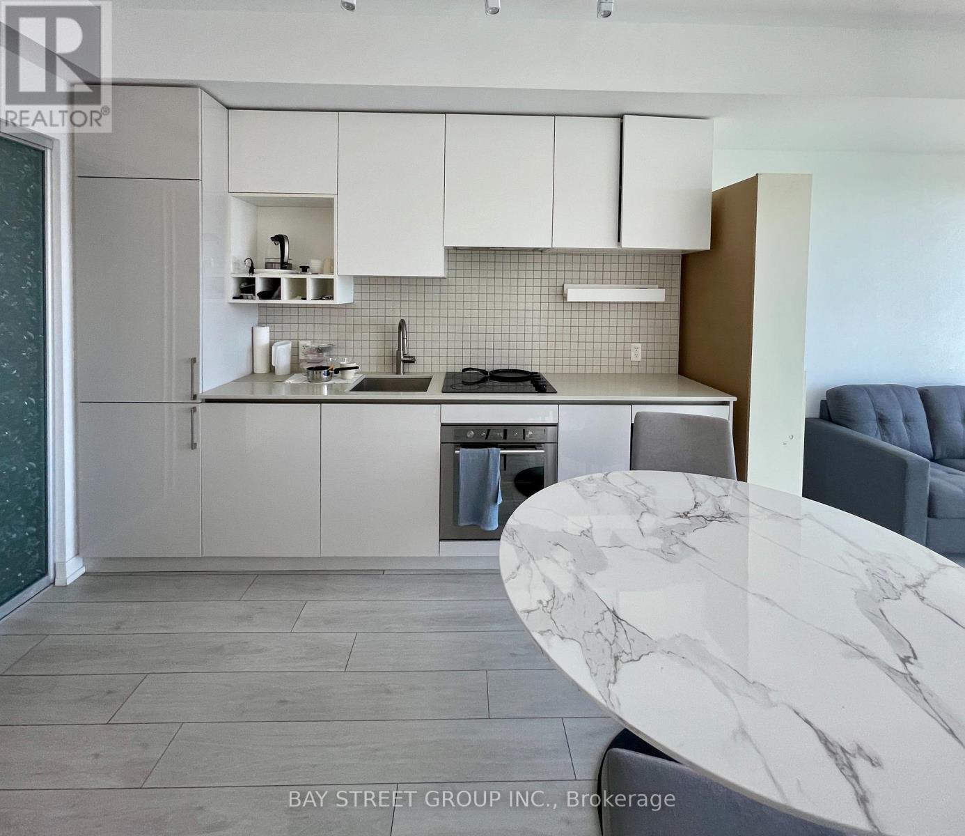 2207 - 5 Buttermill Avenue, Vaughan, ON - Indoor Photo Showing Kitchen