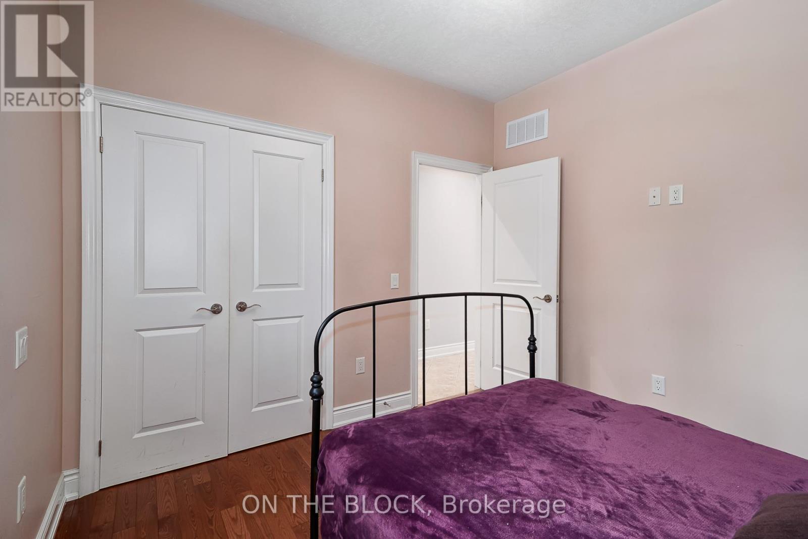589 River Road E, Wasaga Beach, ON - Indoor Photo Showing Bedroom