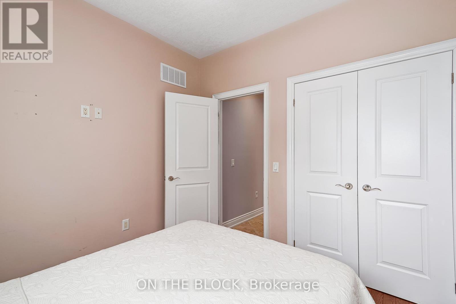 589 River Road E, Wasaga Beach, ON - Indoor Photo Showing Bedroom