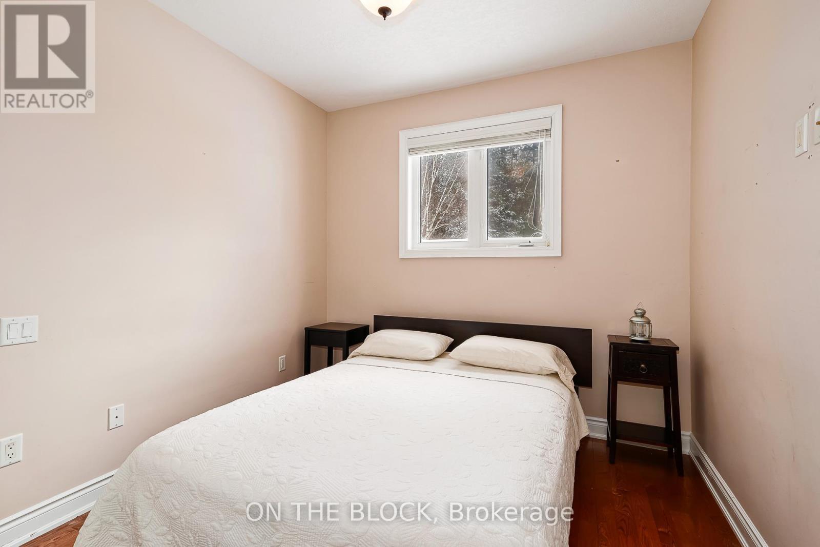 589 River Road E, Wasaga Beach, ON - Indoor Photo Showing Bedroom