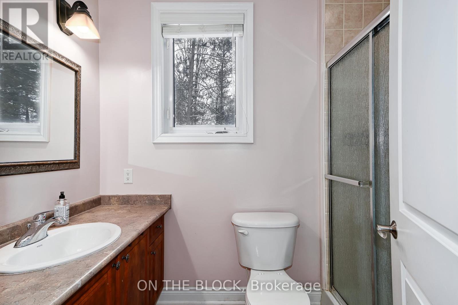 589 River Road E, Wasaga Beach, ON - Indoor Photo Showing Bathroom