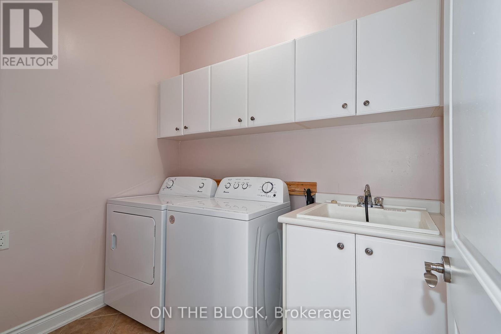 589 River Road E, Wasaga Beach, ON - Indoor Photo Showing Laundry Room