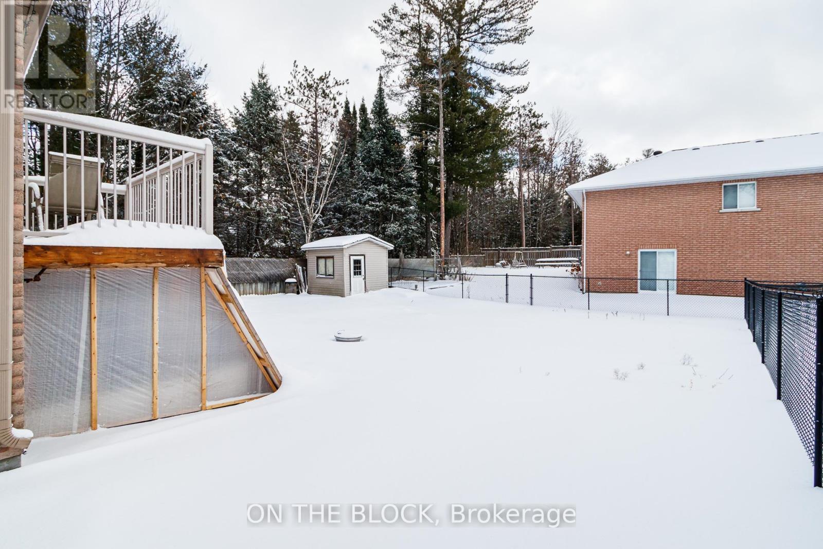 589 River Road E, Wasaga Beach, ON - With Exterior