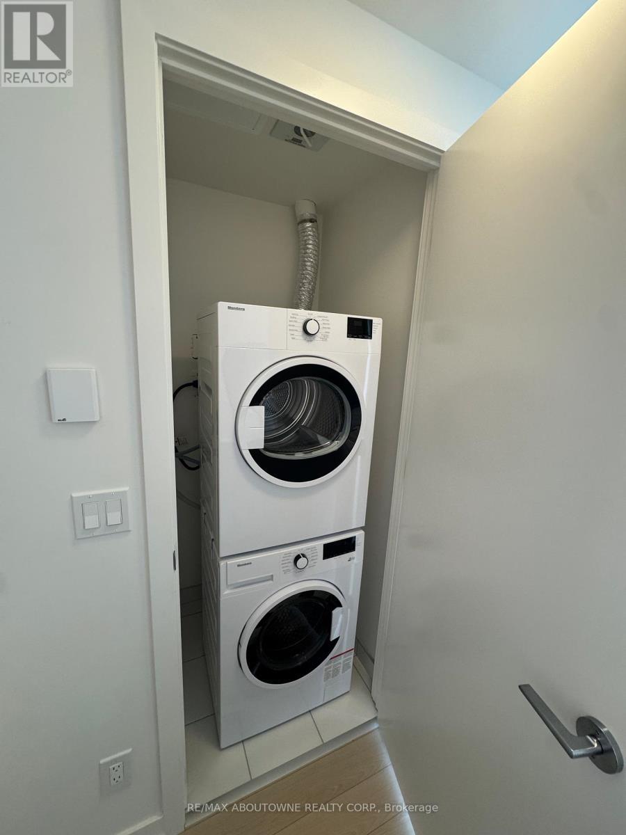 1204 - 3079 Trafalgar Road, Oakville, ON - Indoor Photo Showing Laundry Room