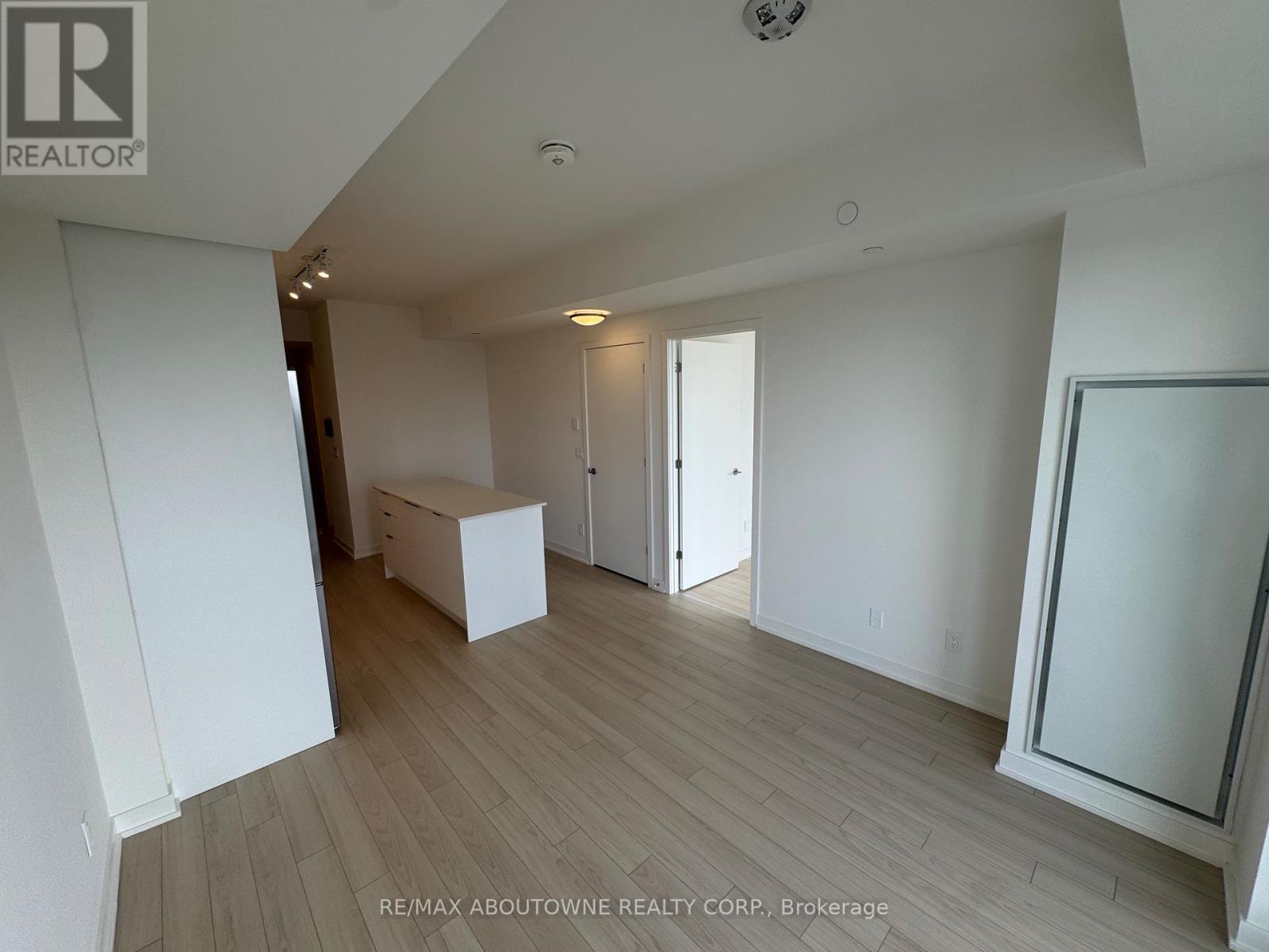 1204 - 3079 Trafalgar Road, Oakville, ON - Indoor