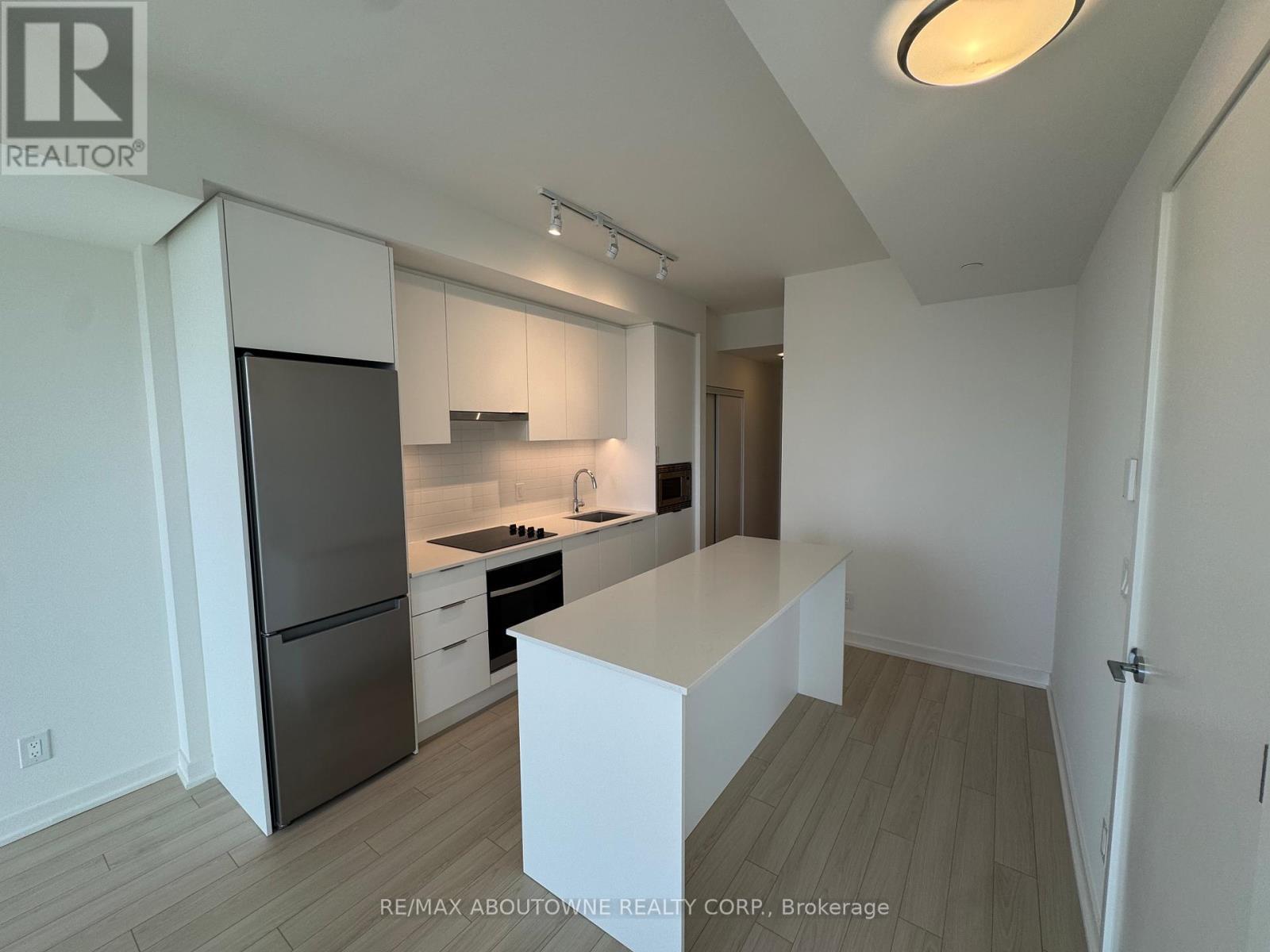 1204 - 3079 Trafalgar Road, Oakville, ON - Indoor Photo Showing Kitchen With Double Sink