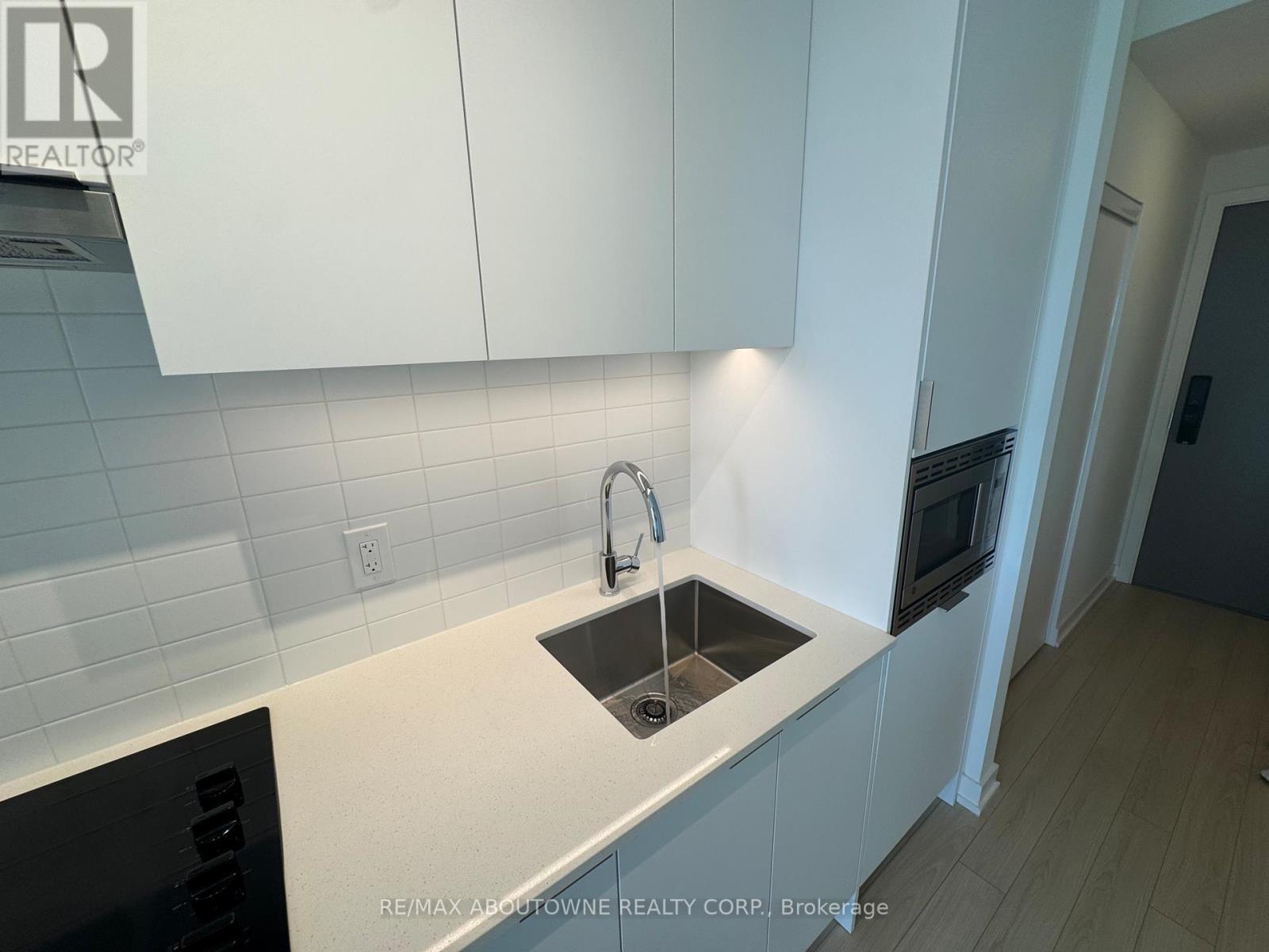 1204 - 3079 Trafalgar Road, Oakville, ON - Indoor Photo Showing Kitchen