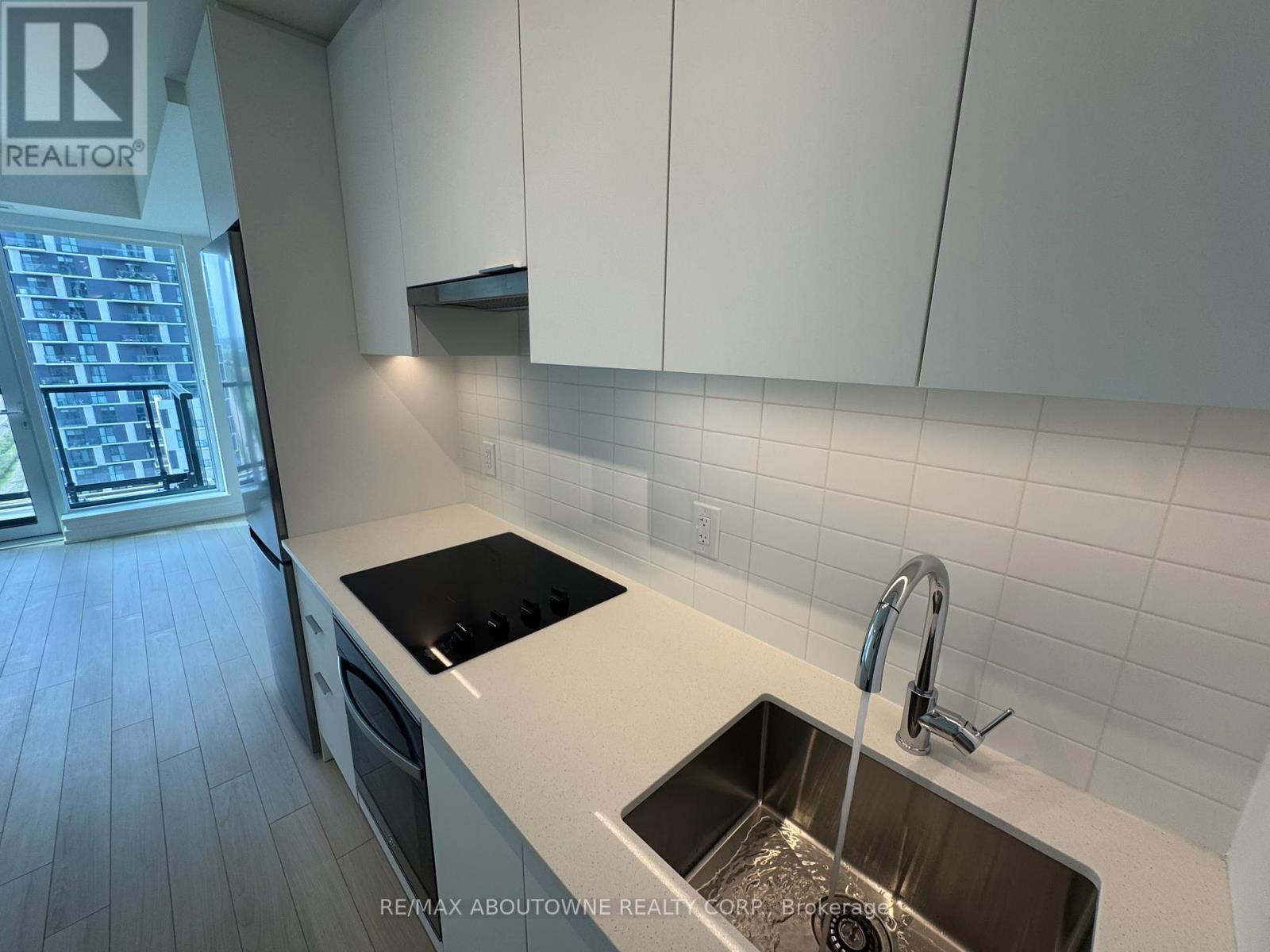1204 - 3079 Trafalgar Road, Oakville, ON - Indoor Photo Showing Kitchen