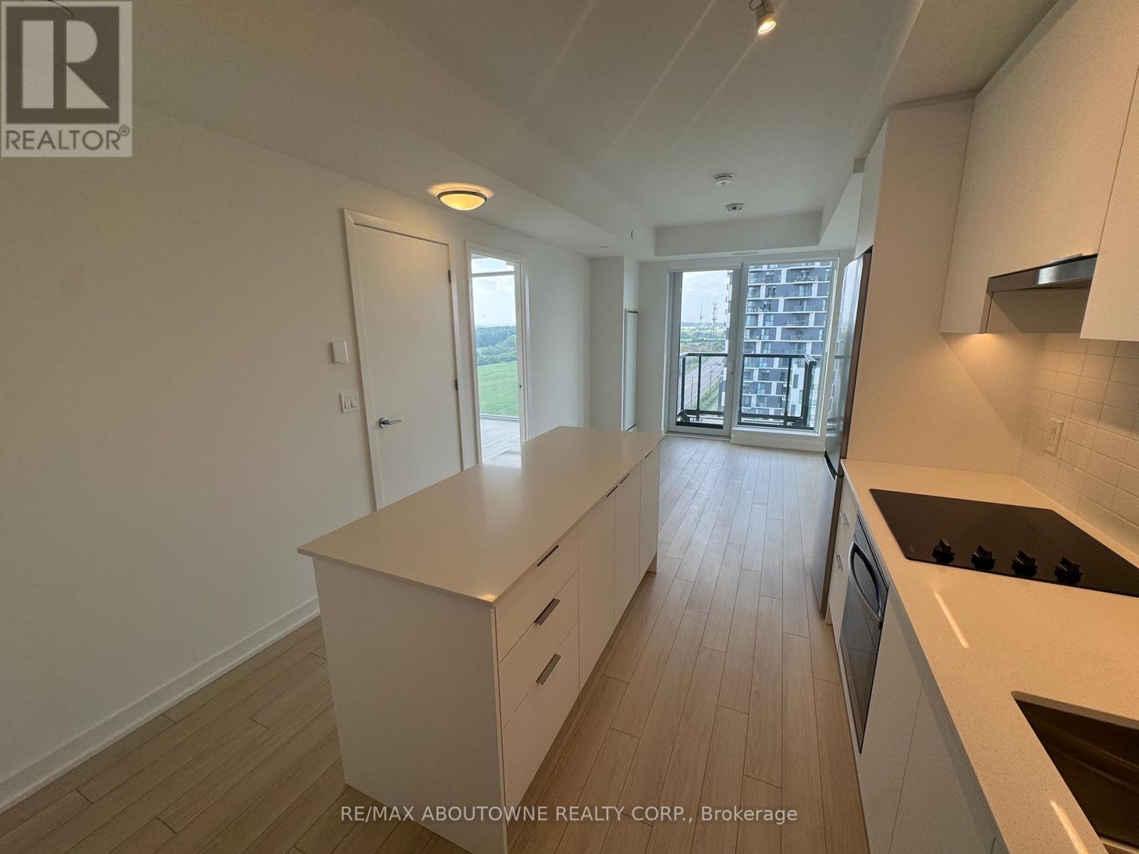 1204 - 3079 Trafalgar Road, Oakville, ON - Indoor