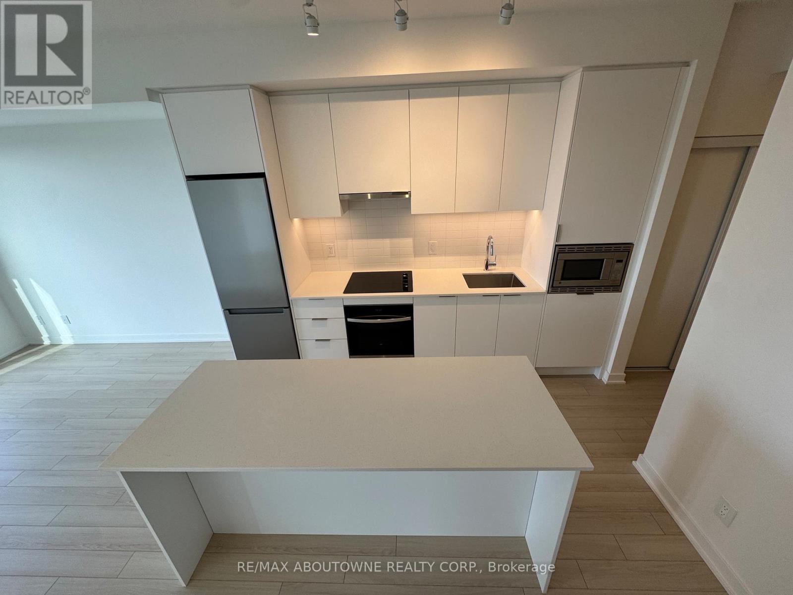 1204 - 3079 Trafalgar Road, Oakville, ON - Indoor Photo Showing Kitchen