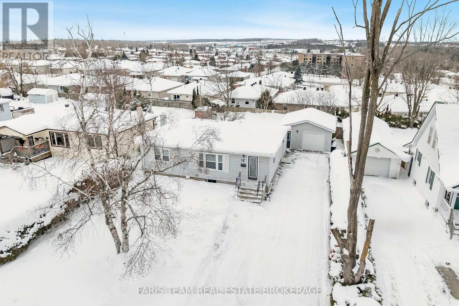 15 Derby Street, Orillia, ON - Outdoor