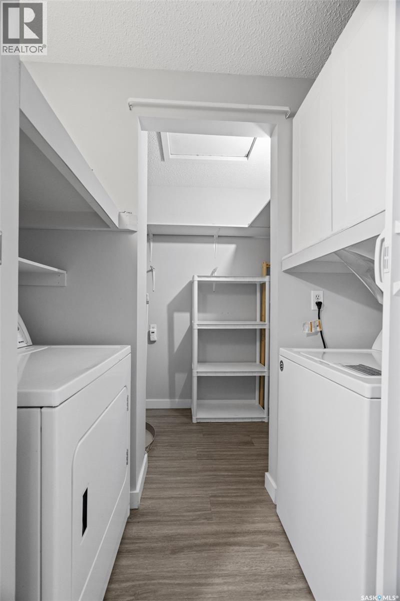 70 Gore Place, Regina, SK - Indoor Photo Showing Laundry Room