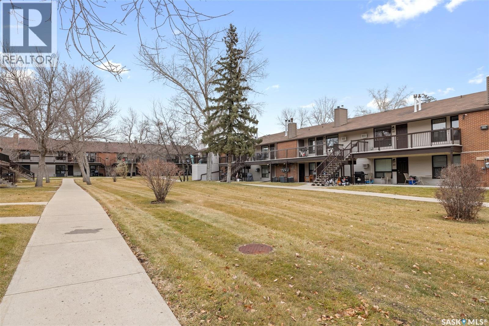 70 Gore Place, Regina, SK - Outdoor