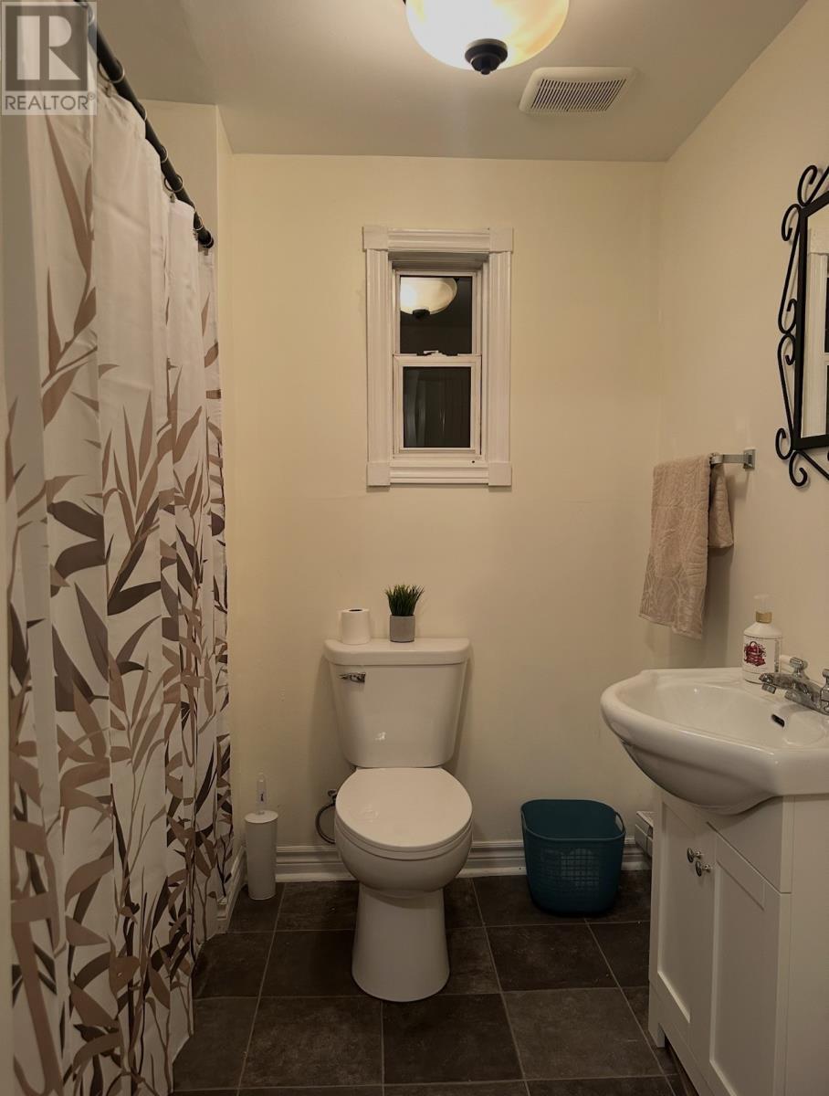 52 Fifth Street, Wabana, NL - Indoor Photo Showing Bathroom
