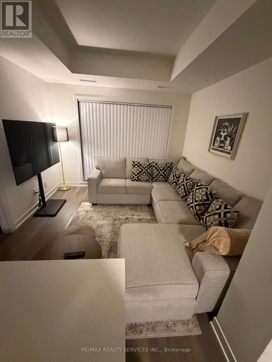 301 - 160 Canon Jackson Drive, Toronto, ON - Indoor Photo Showing Living Room