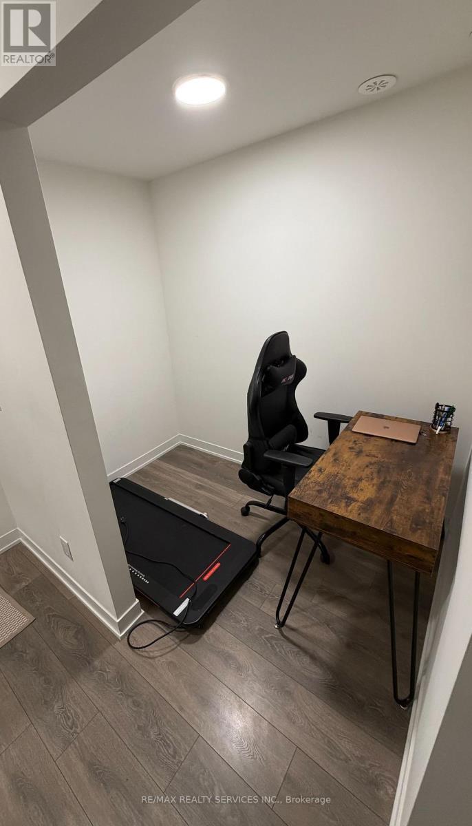 301 - 160 Canon Jackson Drive, Toronto, ON - Indoor