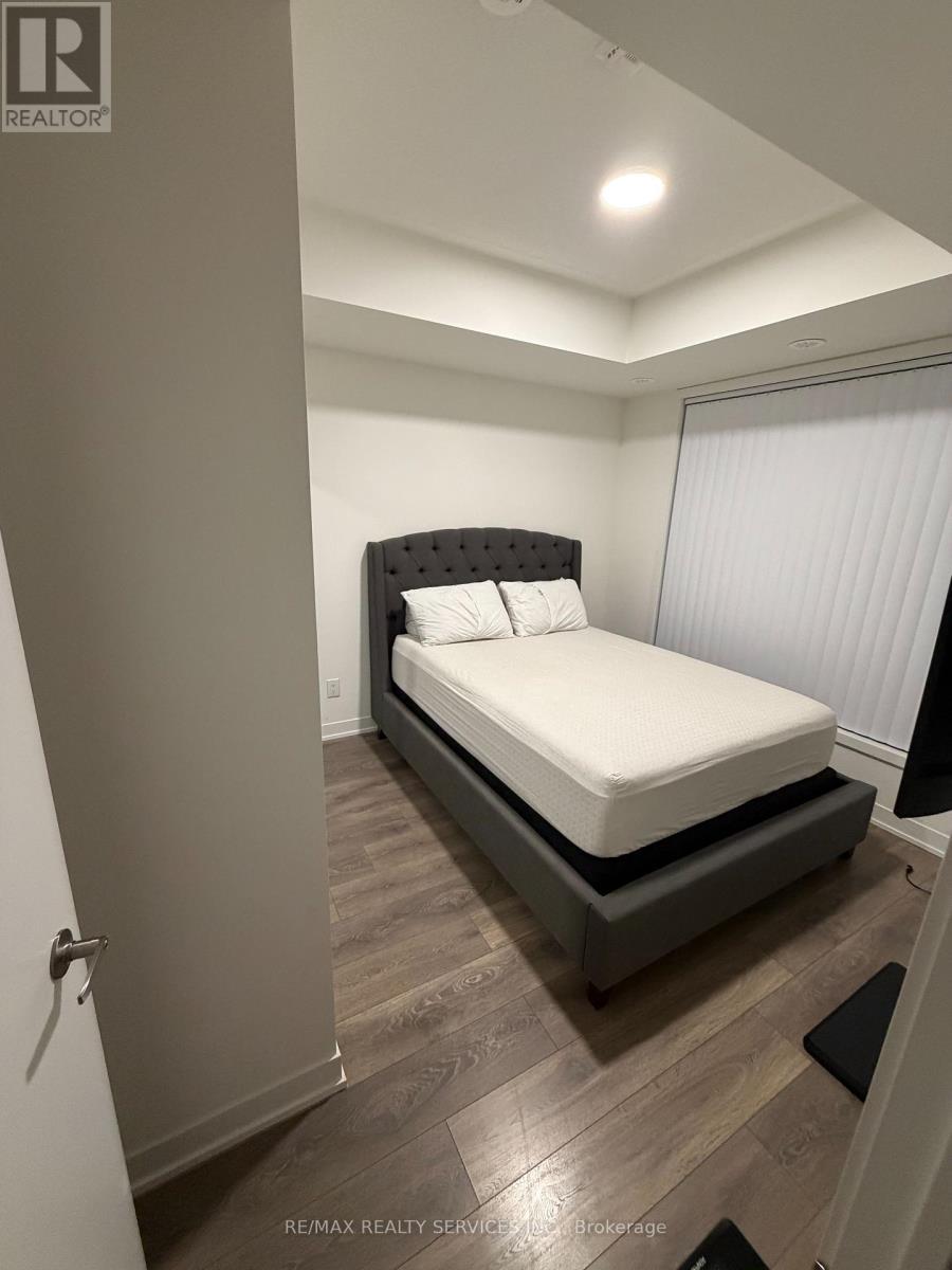 301 - 160 Canon Jackson Drive, Toronto, ON - Indoor Photo Showing Bedroom