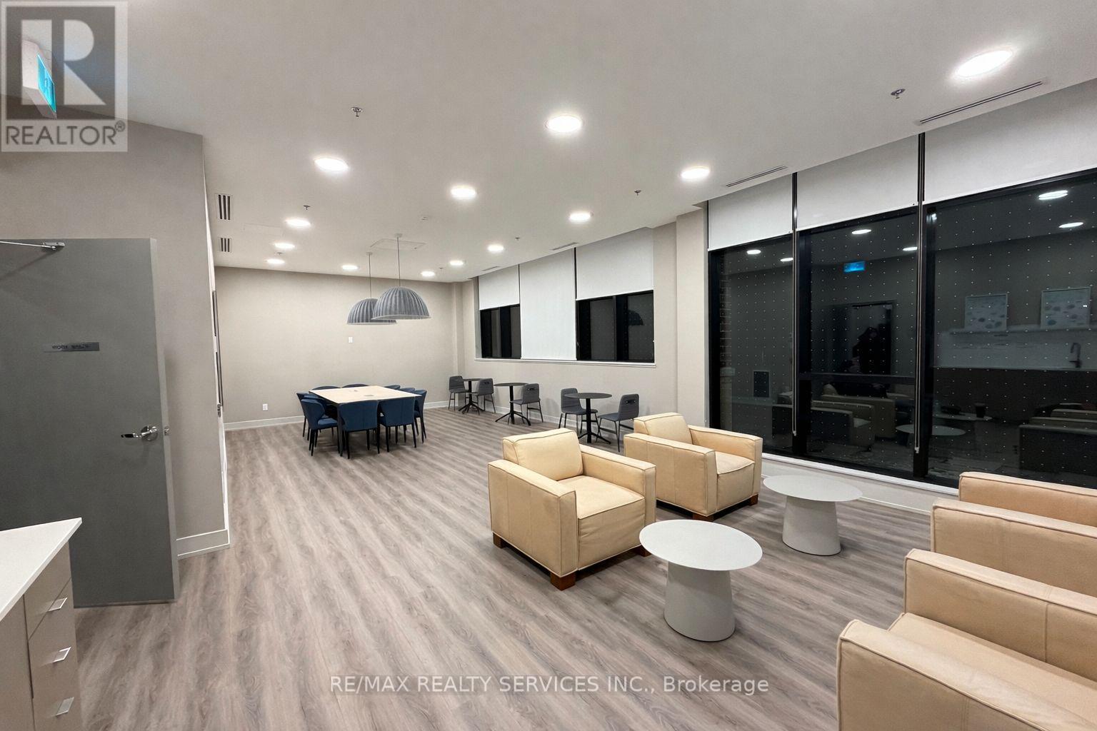 301 - 160 Canon Jackson Drive, Toronto, ON - Indoor