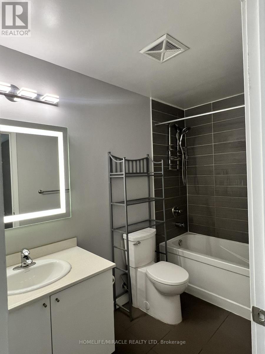 1406 - 3985 Grand Park Drive, Mississauga, ON - Indoor Photo Showing Bathroom