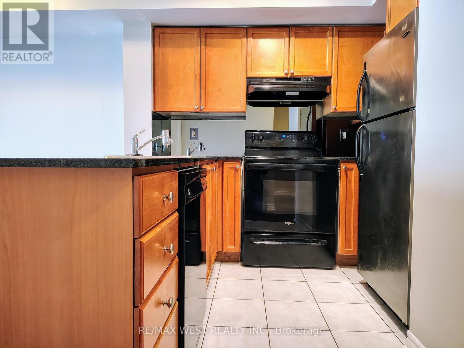 1301 - 1 Elm Drive W, Mississauga, ON - Indoor Photo Showing Kitchen