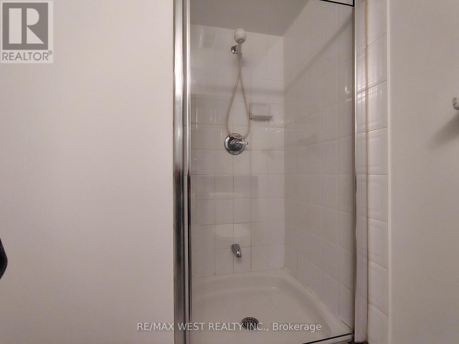 1301 - 1 Elm Drive W, Mississauga, ON - Indoor Photo Showing Bathroom