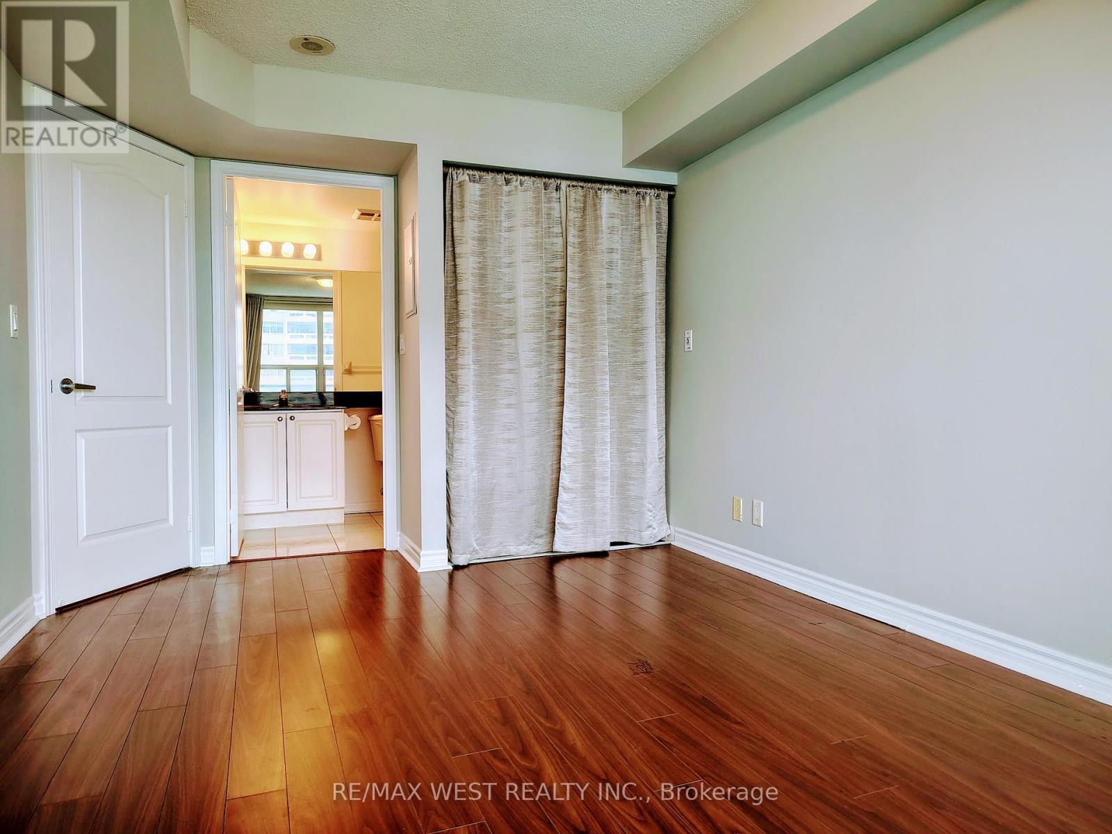 1301 - 1 Elm Drive W, Mississauga, ON - Indoor Photo Showing Other Room