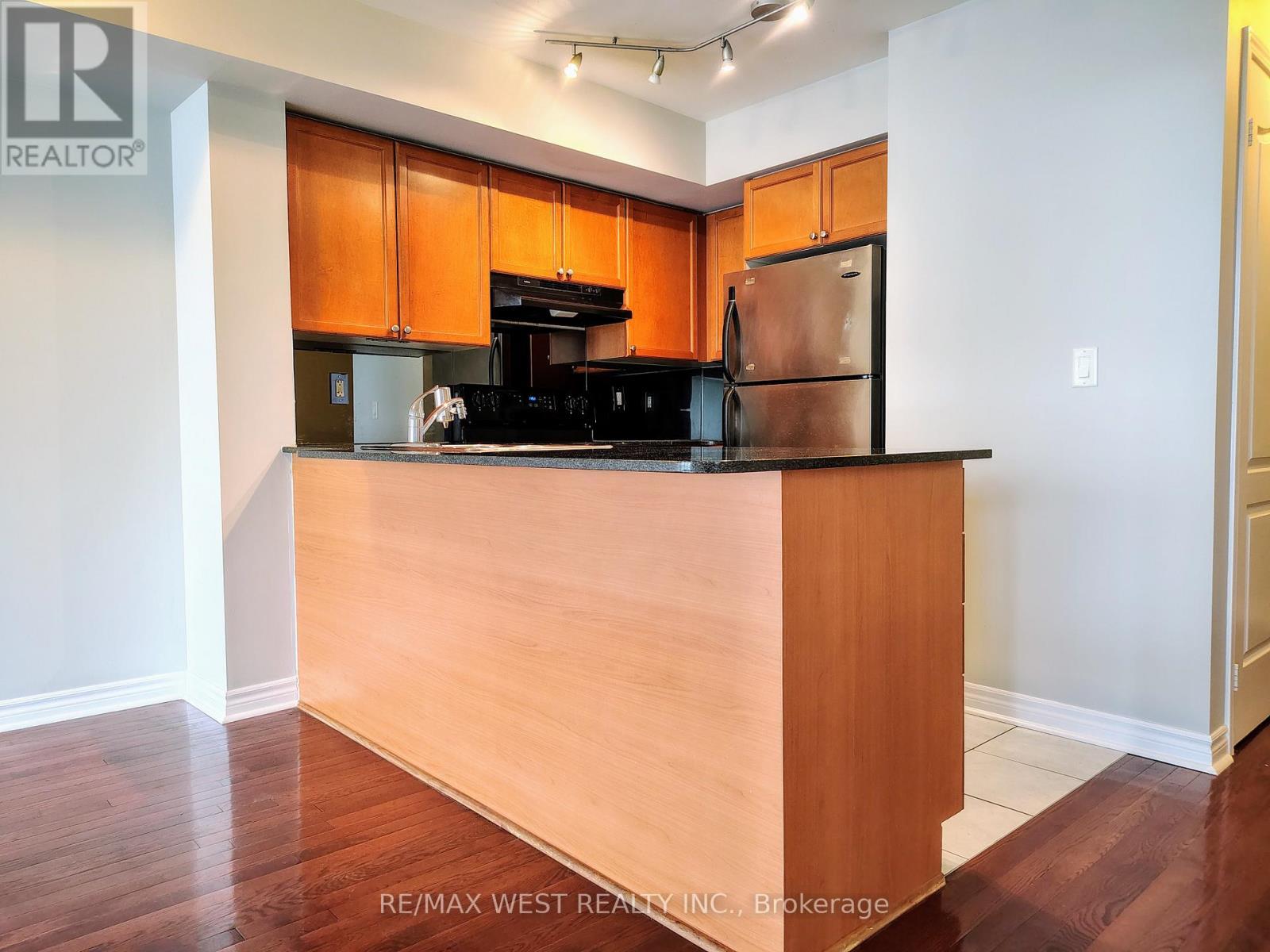 1301 - 1 Elm Drive W, Mississauga, ON - Indoor Photo Showing Kitchen