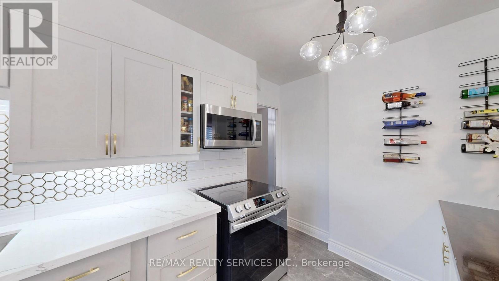 1219 - 551 The West Mall, Toronto, ON - Indoor Photo Showing Kitchen