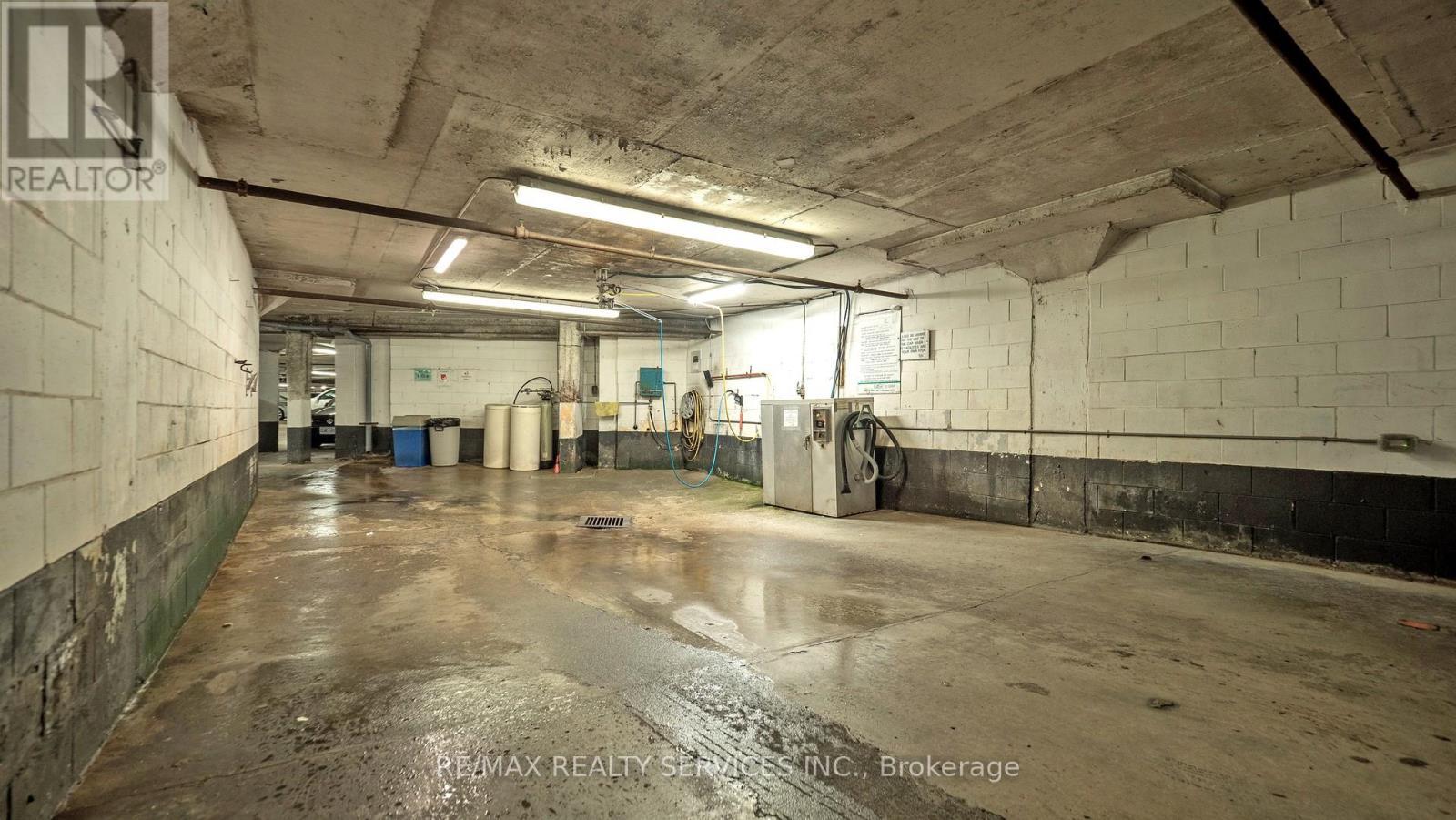 1219 - 551 The West Mall, Toronto, ON - Indoor Photo Showing Garage