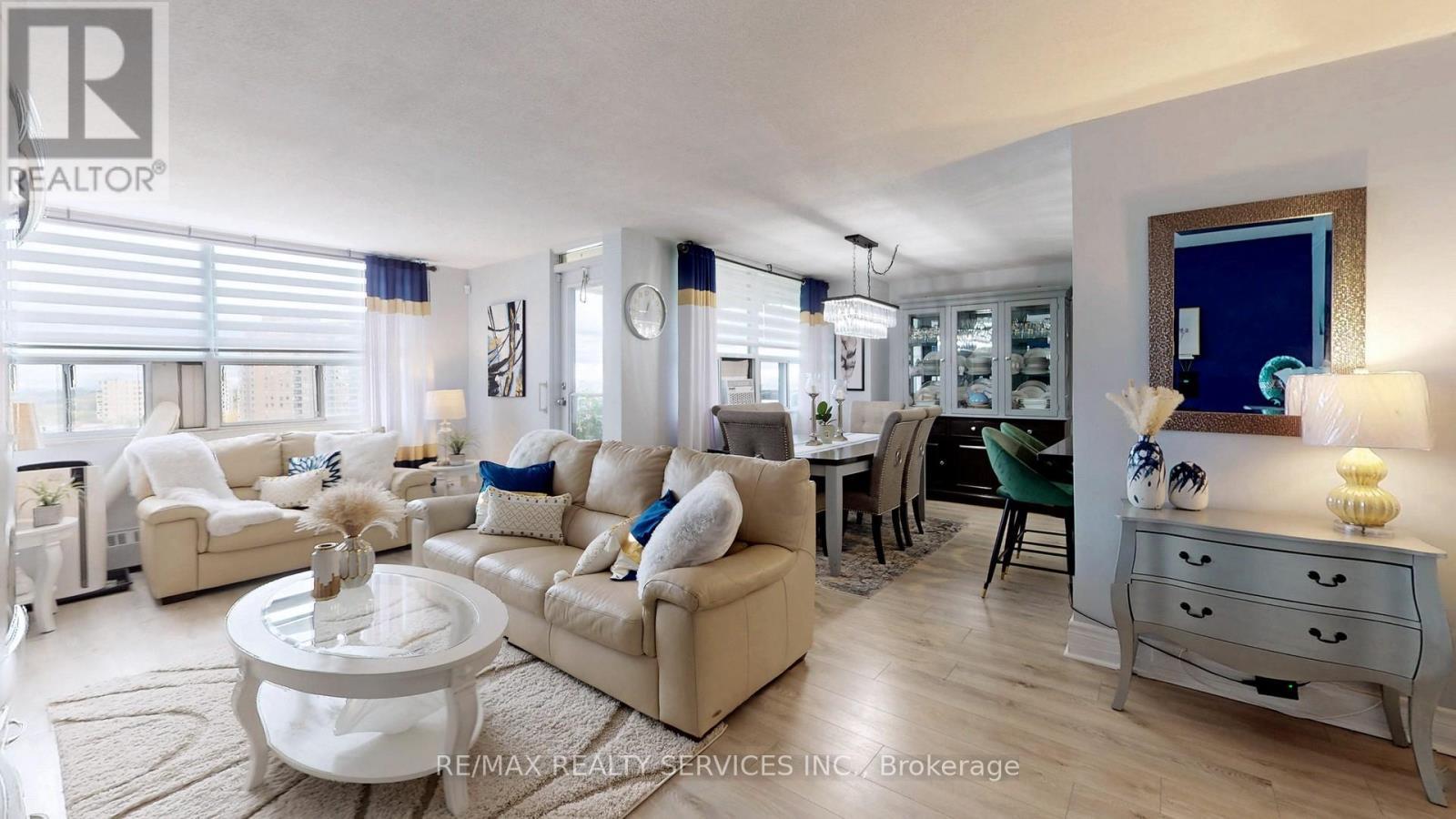 1219 - 551 The West Mall, Toronto, ON - Indoor Photo Showing Living Room