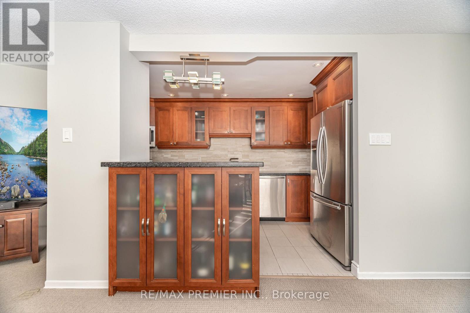1602 - 475 The West Mall, Toronto, ON - Indoor Photo Showing Kitchen