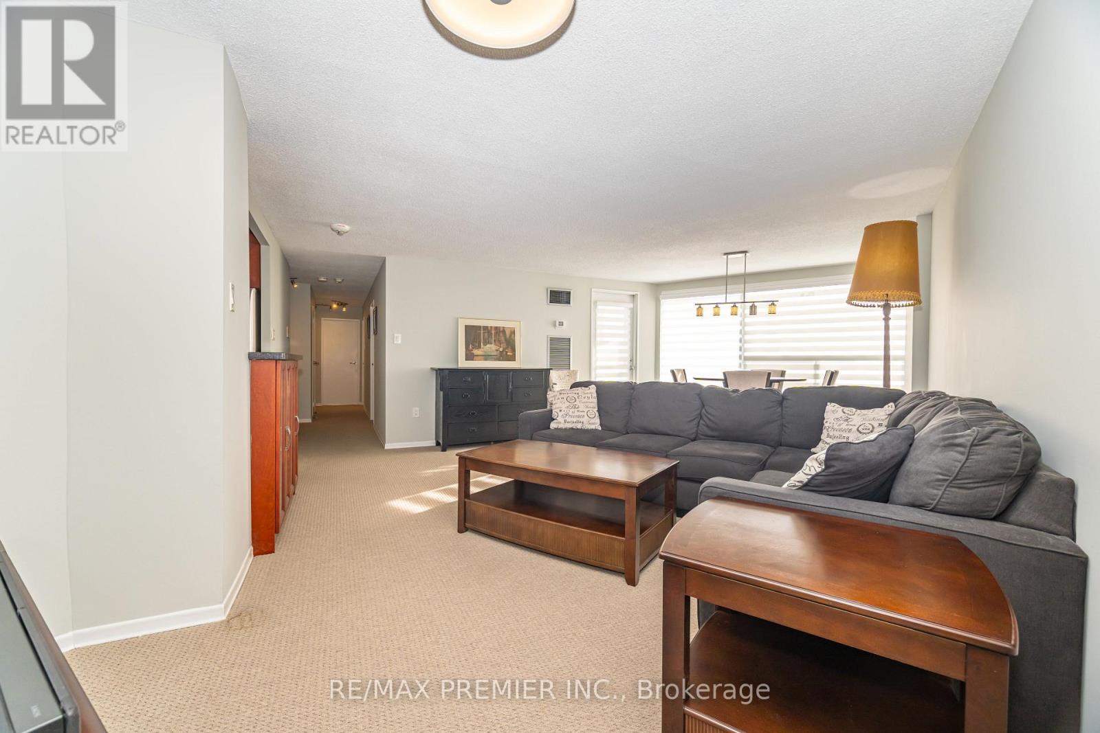 1602 - 475 The West Mall, Toronto, ON - Indoor Photo Showing Living Room