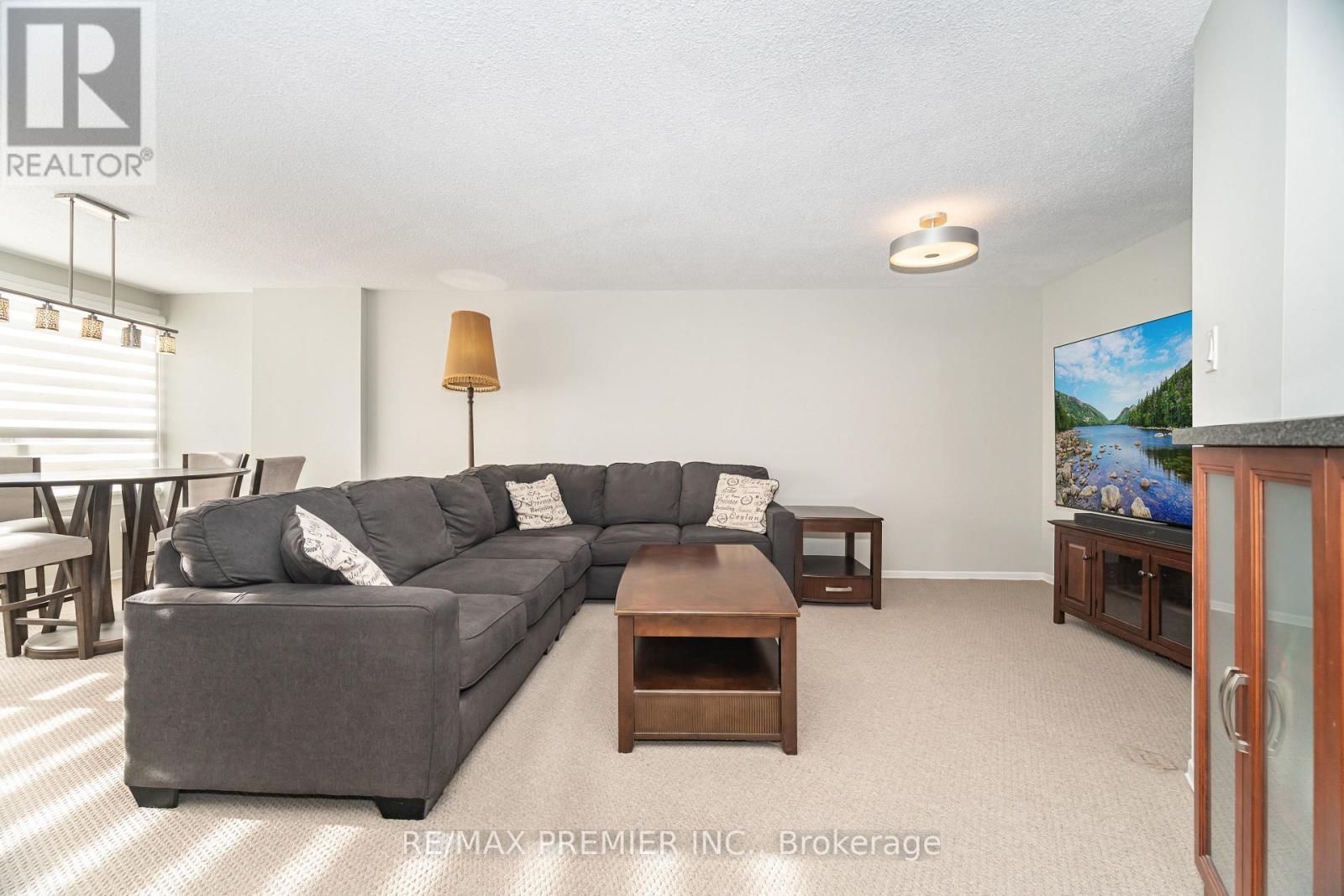 1602 - 475 The West Mall, Toronto, ON - Indoor Photo Showing Living Room