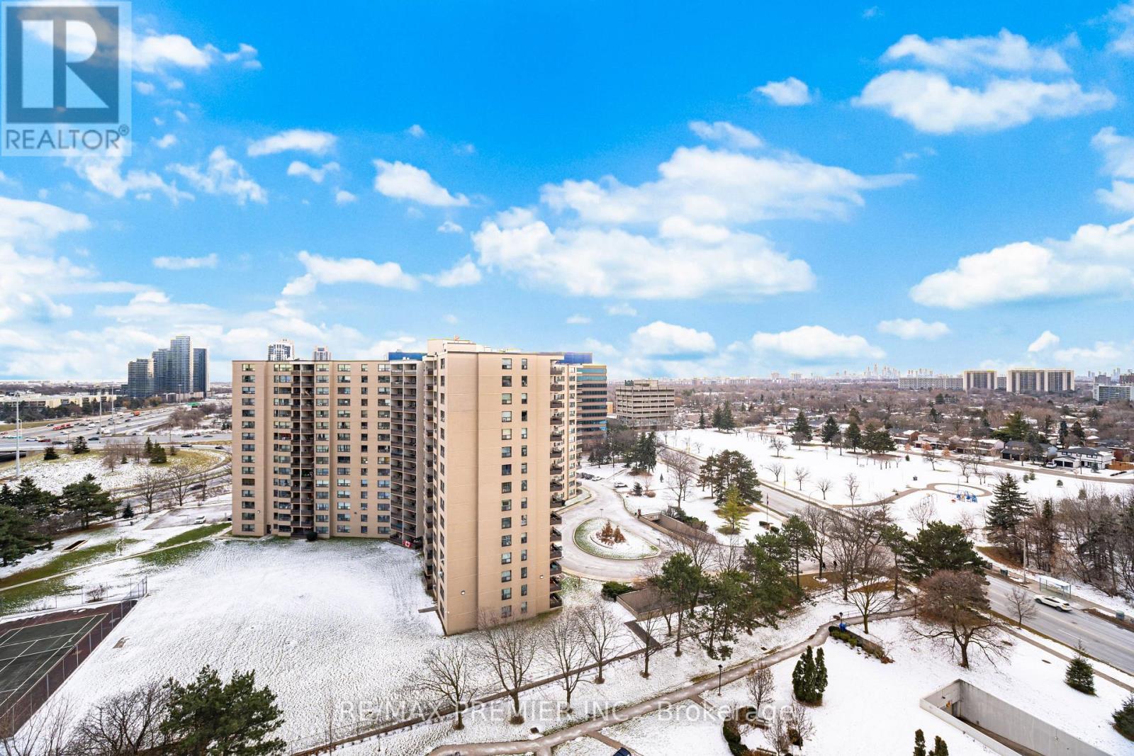 1602 - 475 The West Mall, Toronto, ON - Outdoor With View