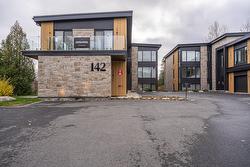 B-142 Ch. du Tour-du-Lac Sainte-Agathe-Des-Monts, QC J8C 2Z8