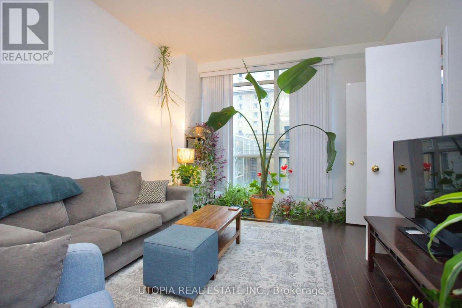 1017 - 7 King Street E, Toronto, ON - Indoor Photo Showing Living Room