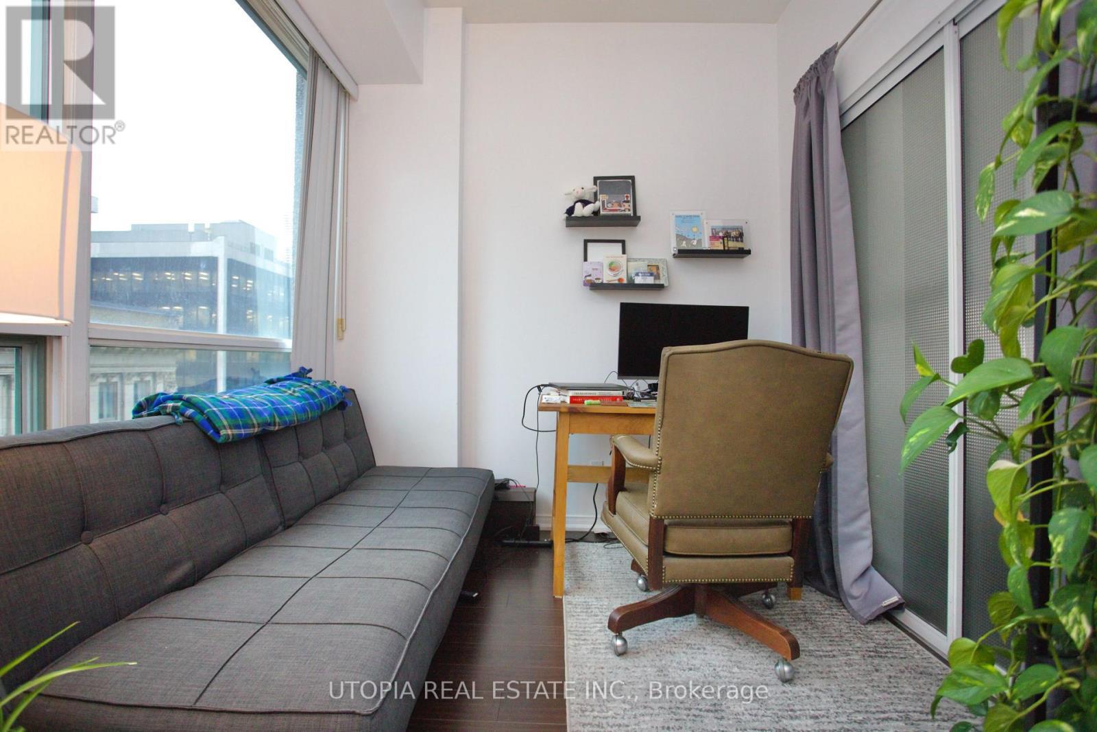 1017 - 7 King Street E, Toronto, ON - Indoor