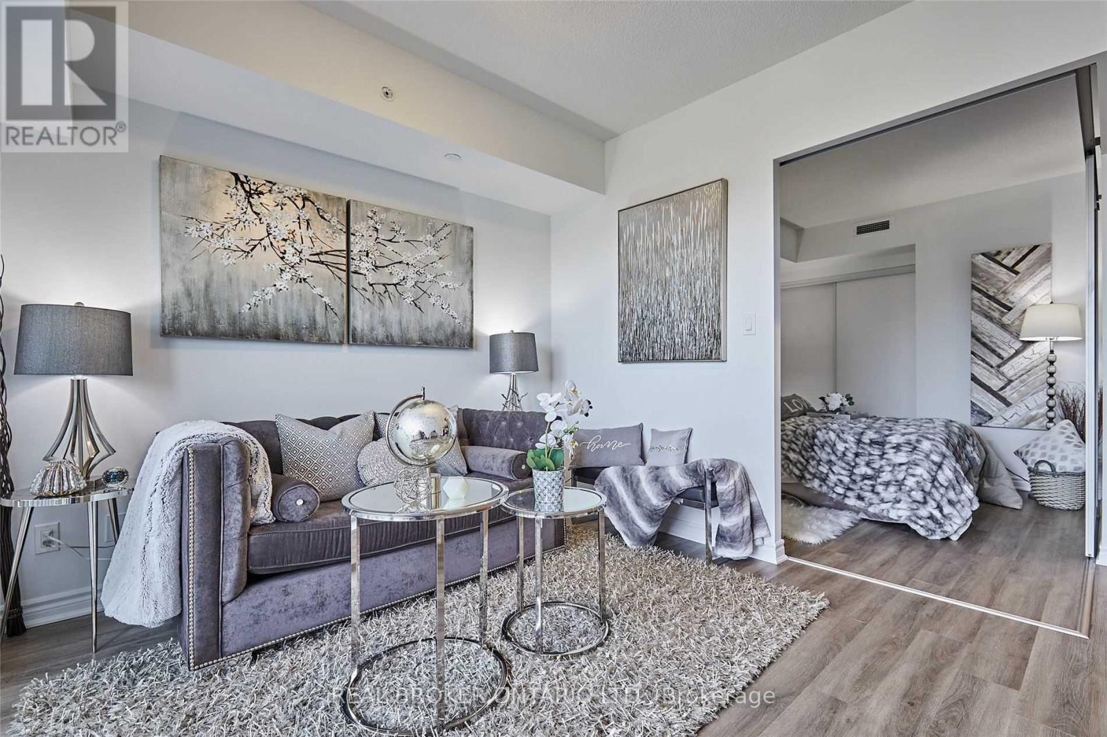 405 - 1 Falaise Road, Toronto, ON - Indoor