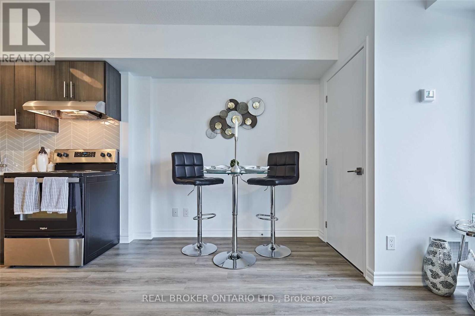 405 - 1 Falaise Road, Toronto, ON - Indoor