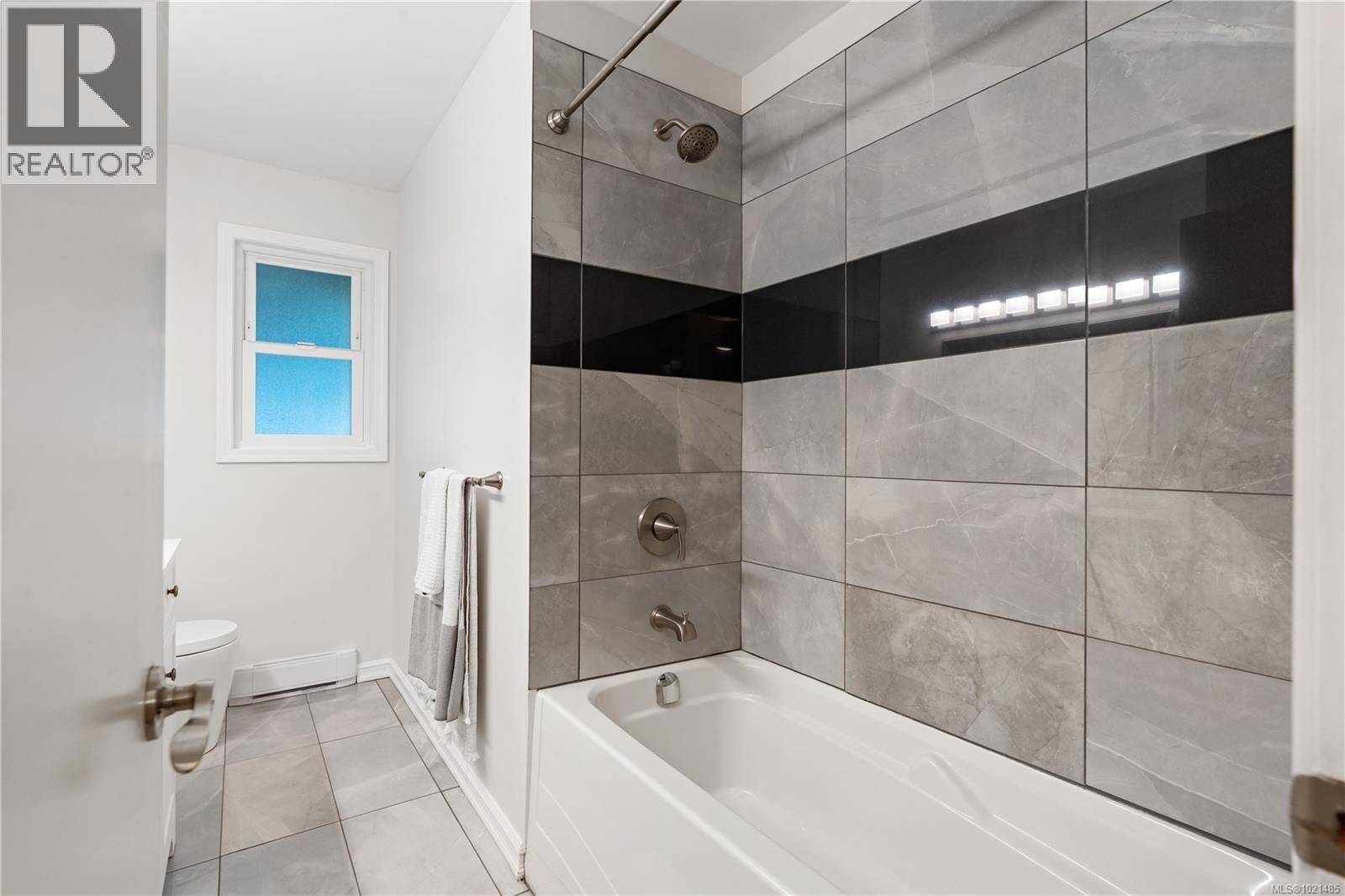 1985 Saunders Rd, Sooke, BC - Indoor Photo Showing Bathroom