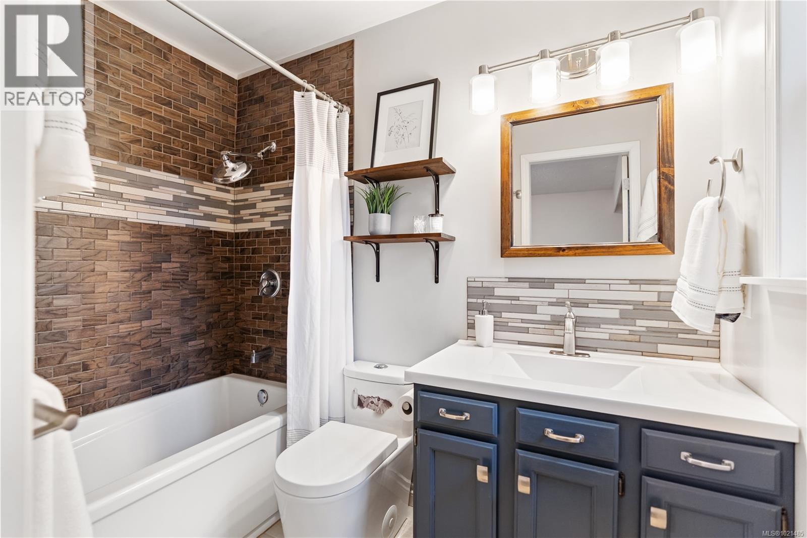 1985 Saunders Rd, Sooke, BC - Indoor Photo Showing Bathroom