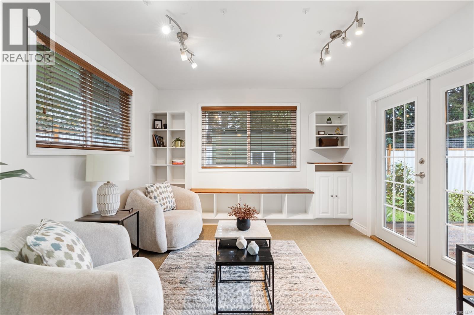 Den area main home - 1985 Saunders Rd, Sooke, BC - Indoor Photo Showing Living Room